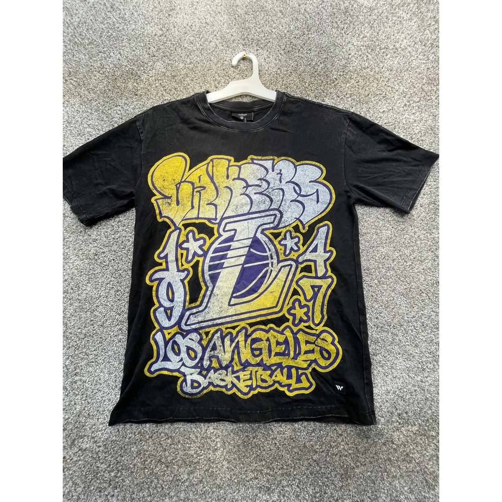 NWOT Los Angeles Lakers Graphic Tee The Wild Collective T-Shirt Mens XS Black